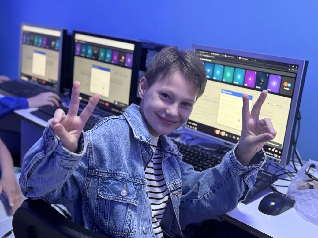 Nxënës duke punuar në laborator